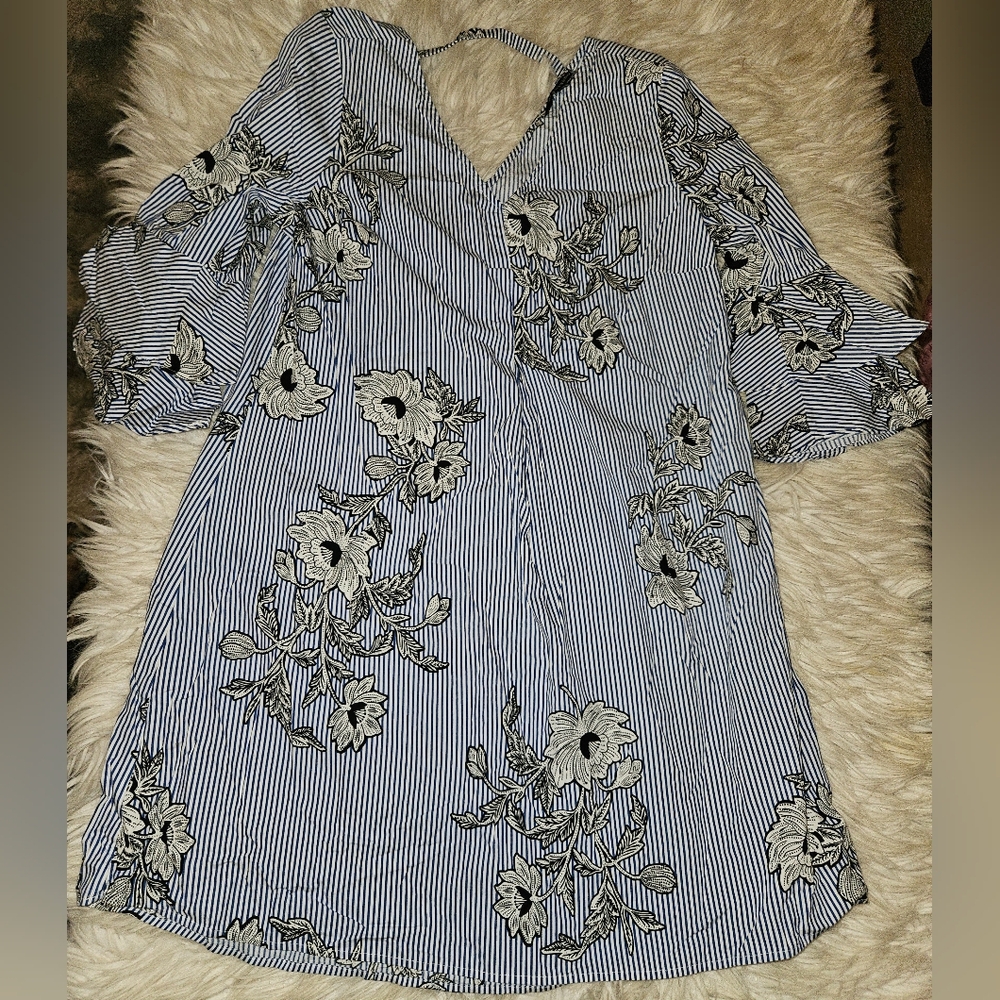 Signature Studio Blue Striped Floral Dress – Size M